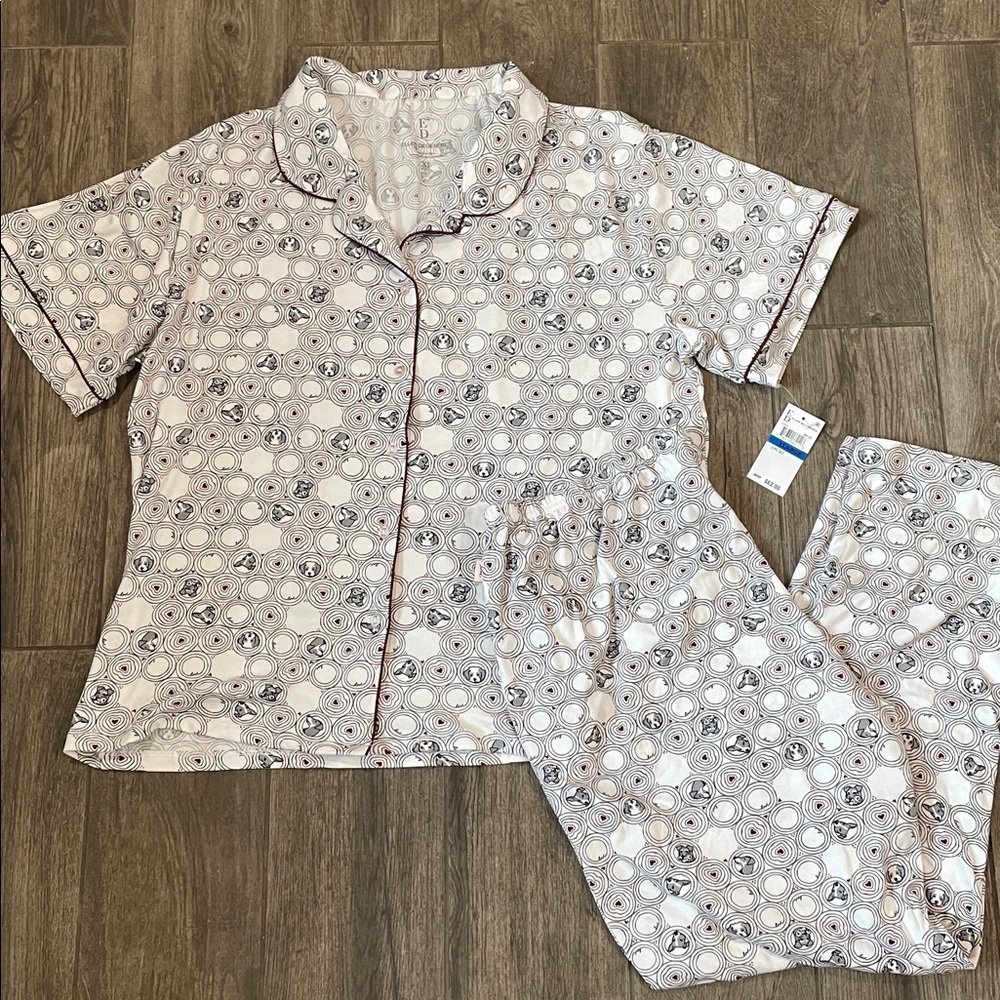 NWT Ellen DeGeneres White and Black Puppy Love 🐶❤️Patterned Pajama Set